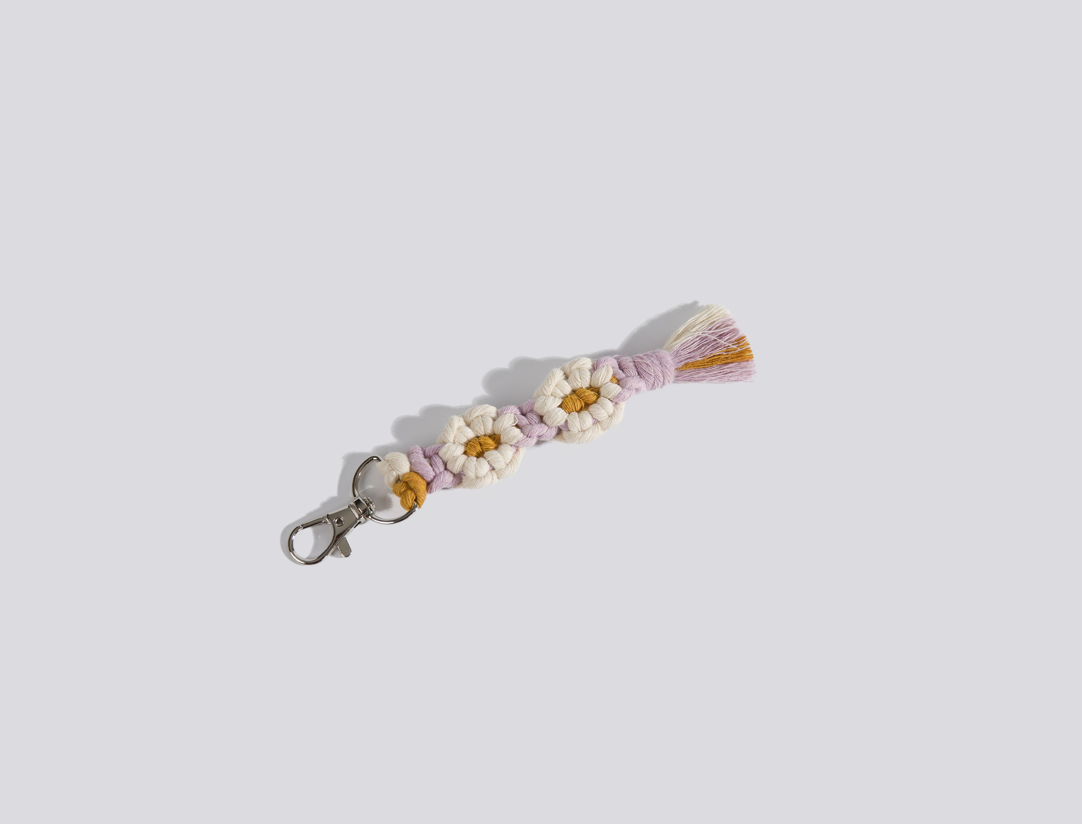 Macrame Daisy Keychain - Classic White