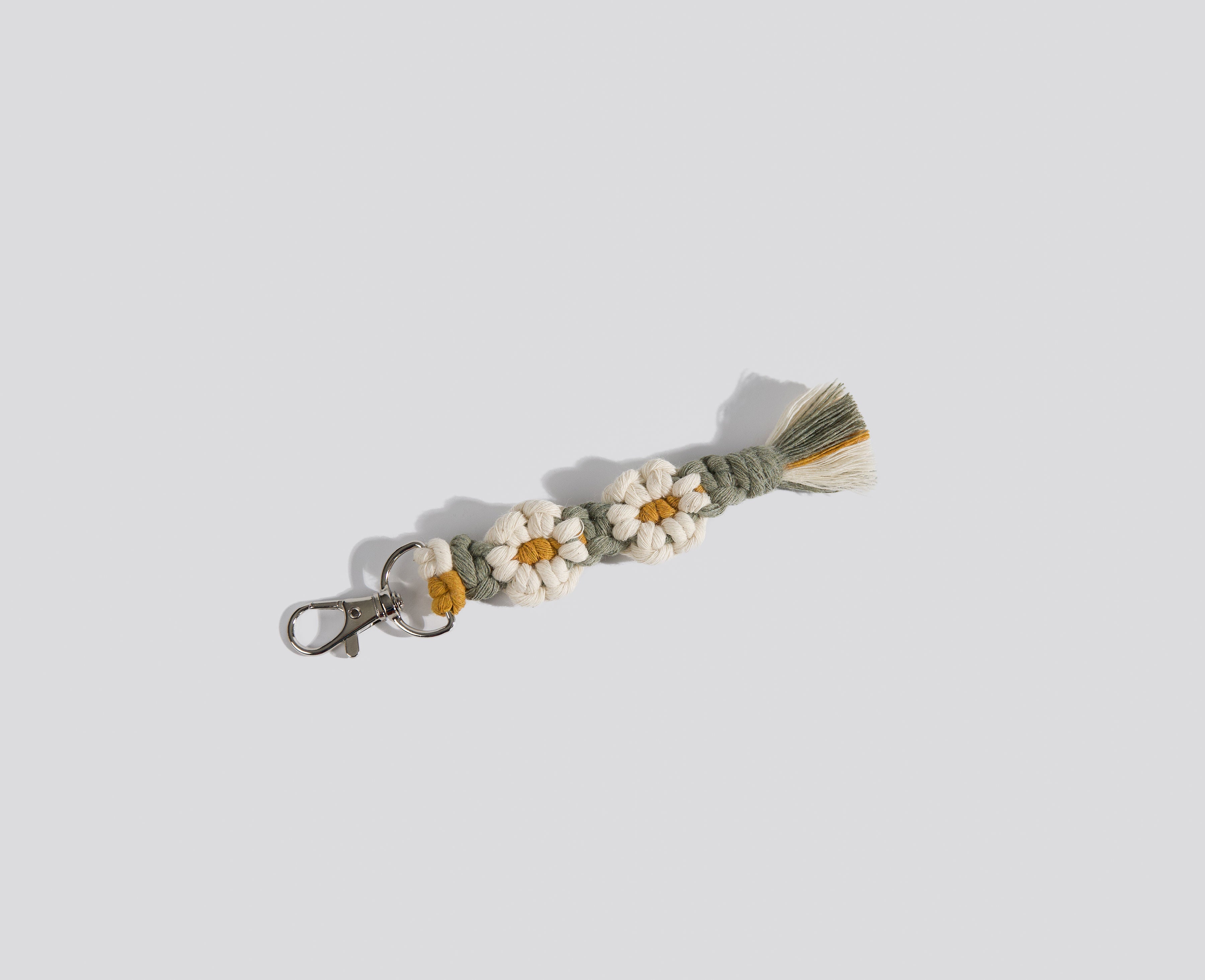 Macrame Daisy Keychain - Classic White